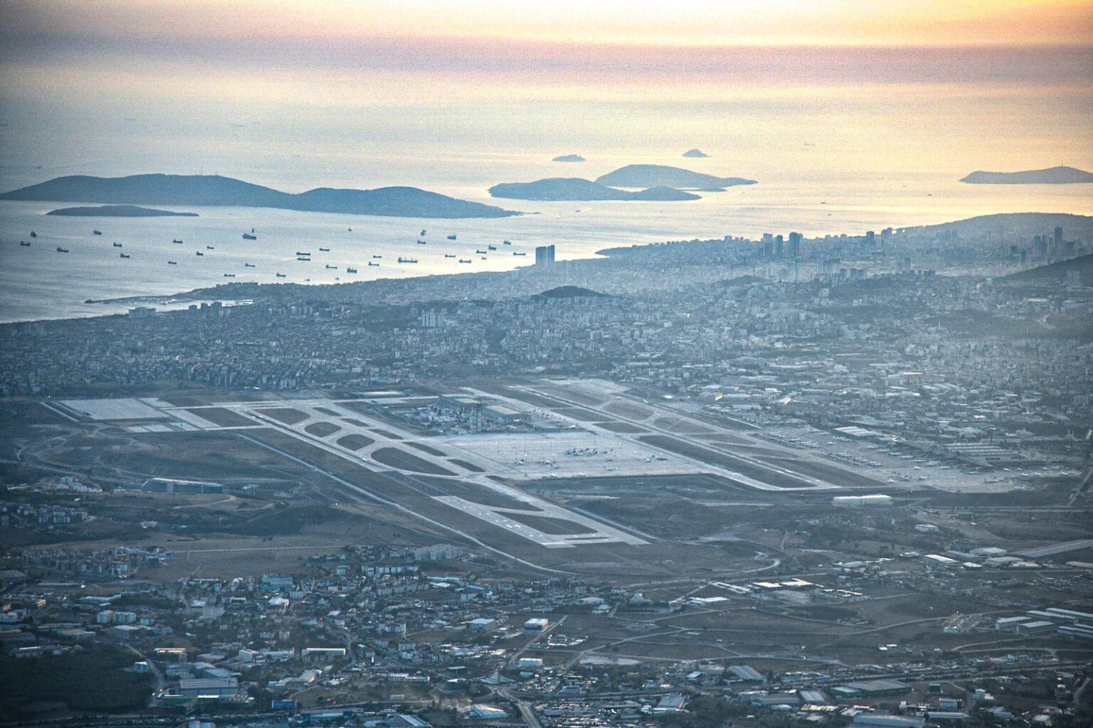 Havadan Sabiha Gökçen Havalimanı pisti, Pendik ve Adalar